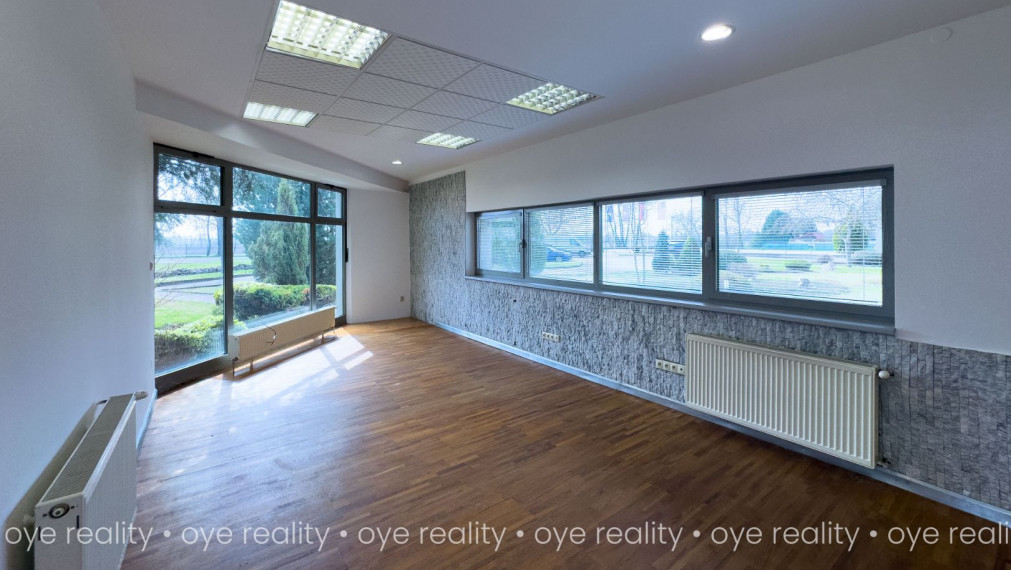 Na prenájom svetlé kancelárske priestory v príjemnom, uzavretom areáli pri Komárne