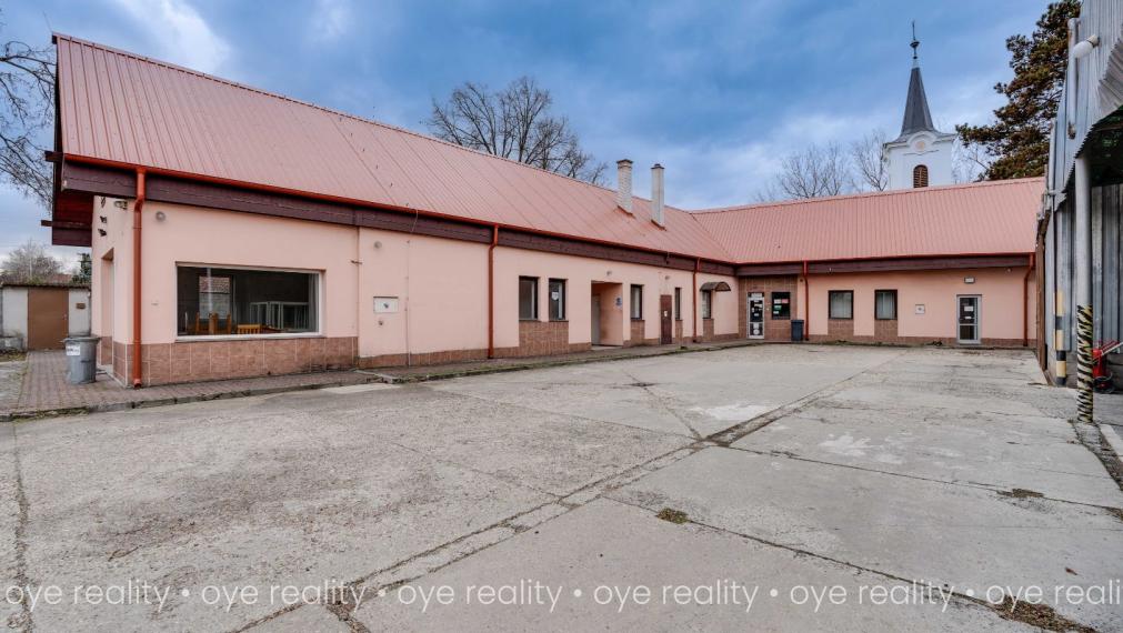 Na prenájom priemyselný areál s administratívnou budovou a montážnymi halami v Komárne - 5 800 m2