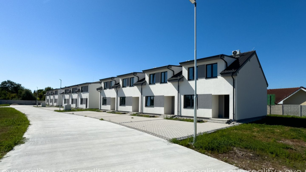 Akcia! Na predaj nízkoenergetické dvojpodlažné rodinné domy v Zemianskej Olči, okres Komárno