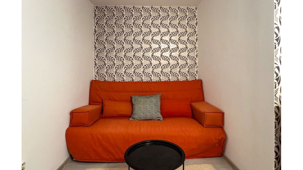 Na prenájom zrekonštruovaný, kompletne zariadený 1-izbový byt na Družstevnej ulici v Komárne