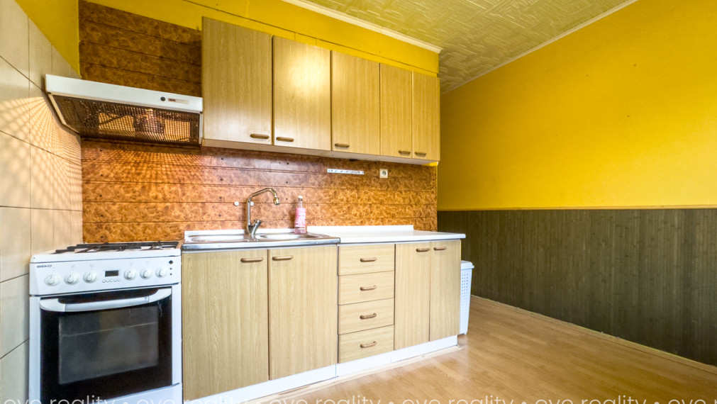 Na prenájom kompletne zariadený 2-izbový byt na VII. sídlisku v Komárne