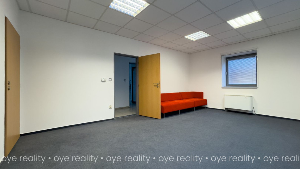 Na prenájom moderné kancelárske priestory v centre Komárna - 13, 22, 24, 25, 50, 70 m2