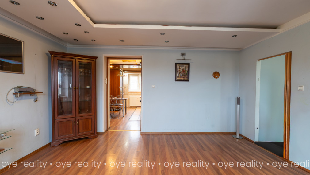 Na predaj 2,5-izbový tehlový byt po rekonštrukcii v Komárne