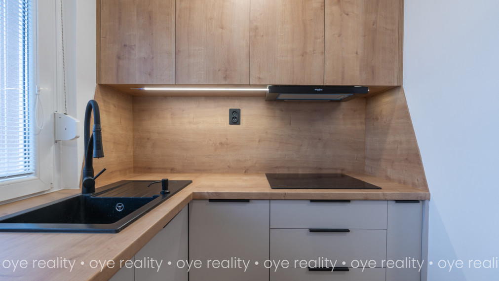 Na predaj prémiovo zrekonštruovaný, slnečný 3-izbový byt s loggiou v centre diania Komárna