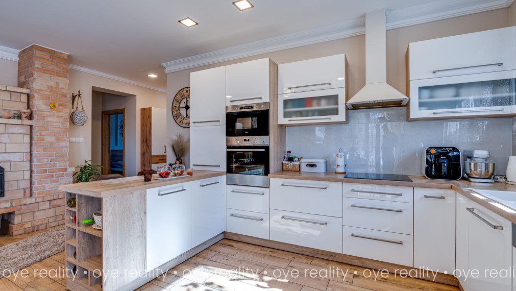 Prémiové rodinné bývanie na predaj v pokojnej časti mesta Komárom (Maďarsko)