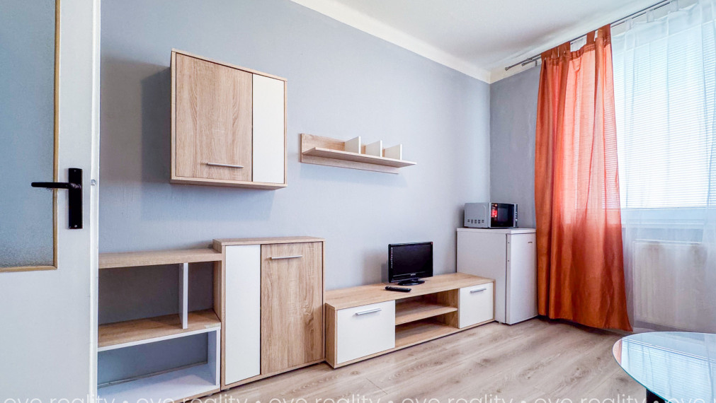 Útulná garsónka na prenájom v TOP lokalite – Gazdovská ul., Komárno