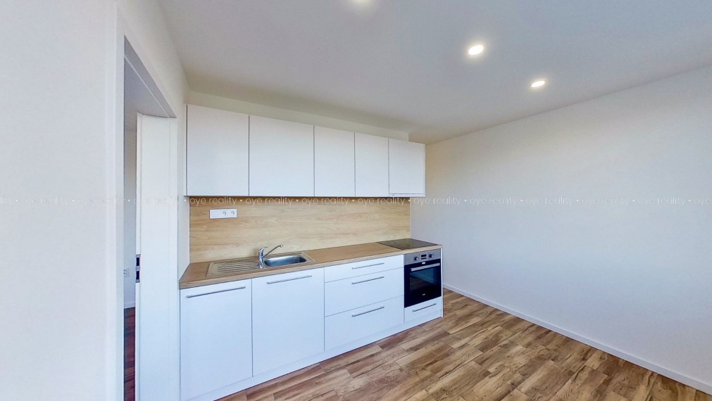 Na prenájom moderný 3-izbový byt s klimatizáciou pri Tržnici v Komárne - 57 m2