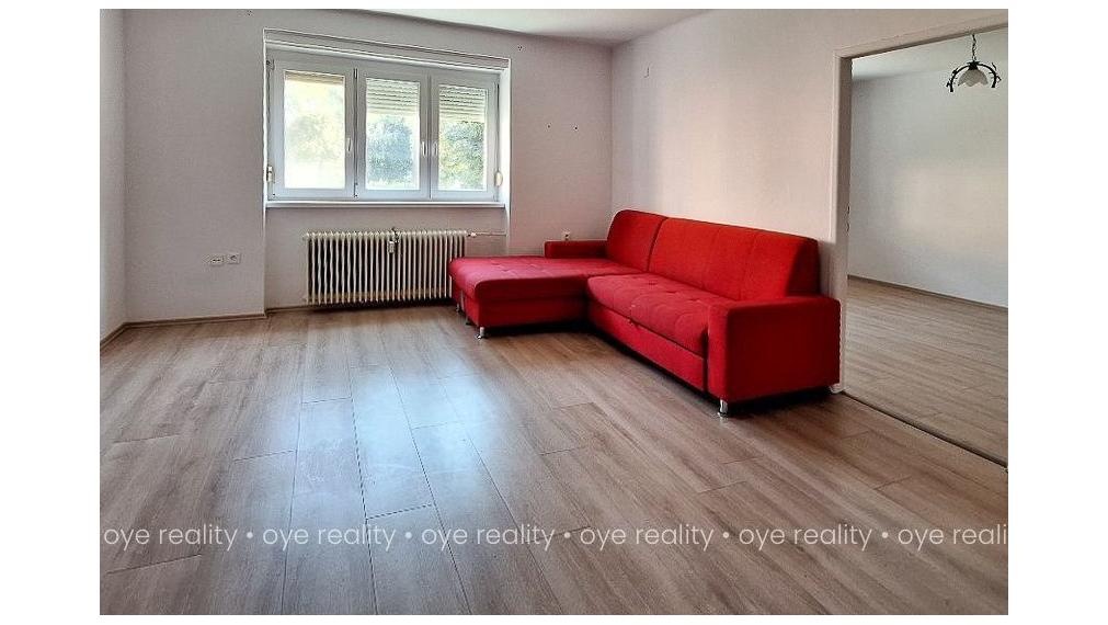 Na predaj 2-izbový, čiastočne zariadený a rekonštruovaný tehlový byt na ul. E. B. Lukáča v Komárne - 58 m2