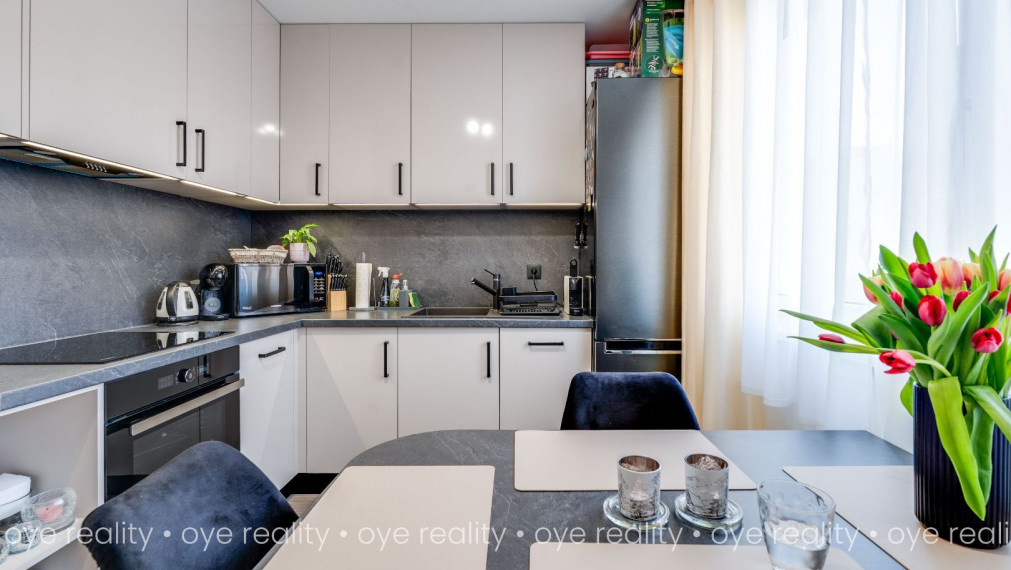 Rezervovaný! Na predaj moderný 2-izbový byt s balkónom po kompletnej rekonštrukcii v Komárne - 56 m2