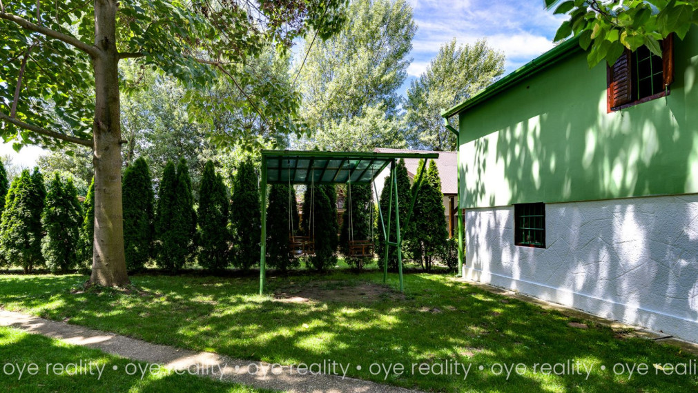 Akcia! Na predaj chata pri Váhu - Váš súkromný kúsok raja