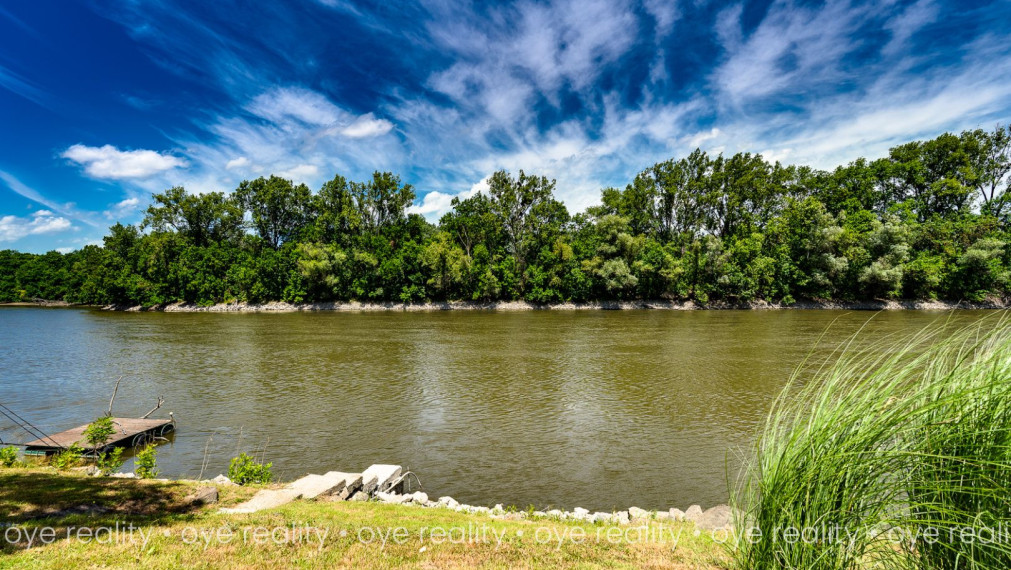 Akcia! Na predaj chata pri Váhu - Váš súkromný kúsok raja