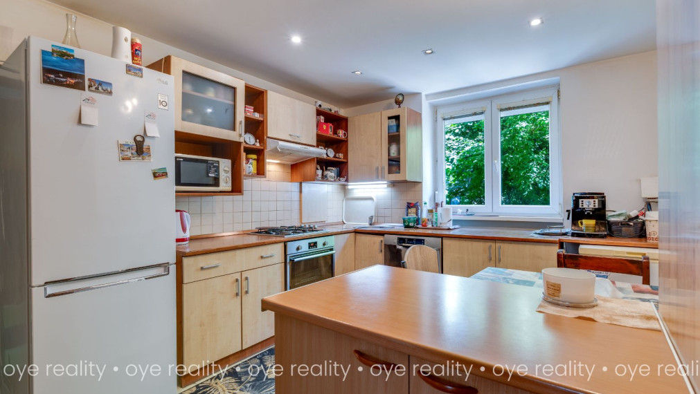 Rezervovaný!  Na predaj: Moderný a klimatizovaný 2-izbový byt v Komárne, Budovateľská ulica