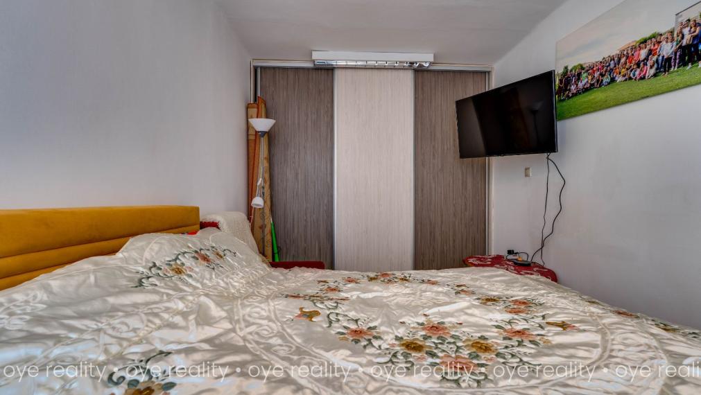 Rezervovaný!  Na predaj: Moderný a klimatizovaný 2-izbový byt v Komárne, Budovateľská ulica