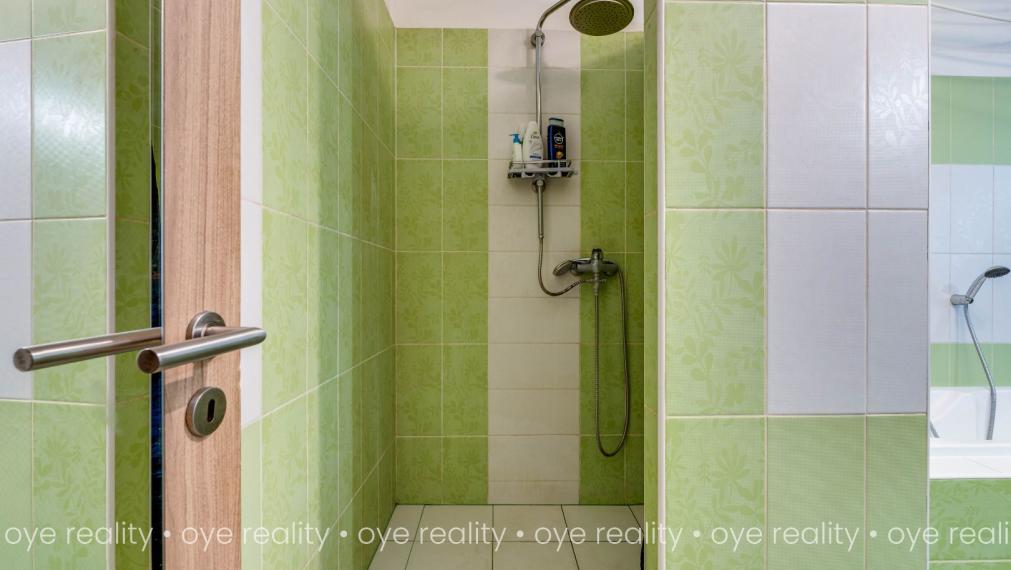 Rezervovaný!  Na predaj: Moderný a klimatizovaný 2-izbový byt v Komárne, Budovateľská ulica