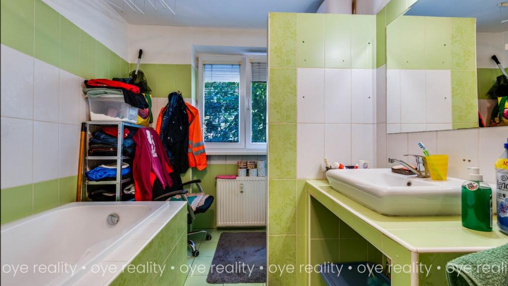 Rezervovaný!  Na predaj: Moderný a klimatizovaný 2-izbový byt v Komárne, Budovateľská ulica