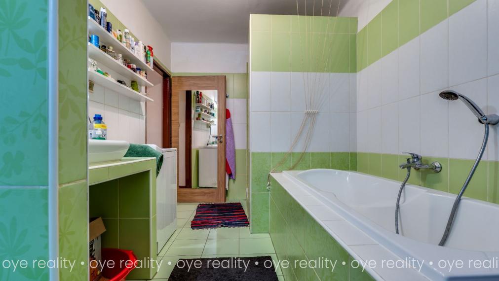 Rezervovaný!  Na predaj: Moderný a klimatizovaný 2-izbový byt v Komárne, Budovateľská ulica