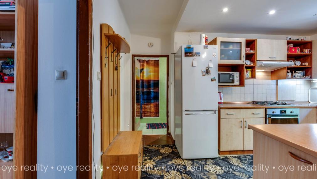 Rezervovaný!  Na predaj: Moderný a klimatizovaný 2-izbový byt v Komárne, Budovateľská ulica