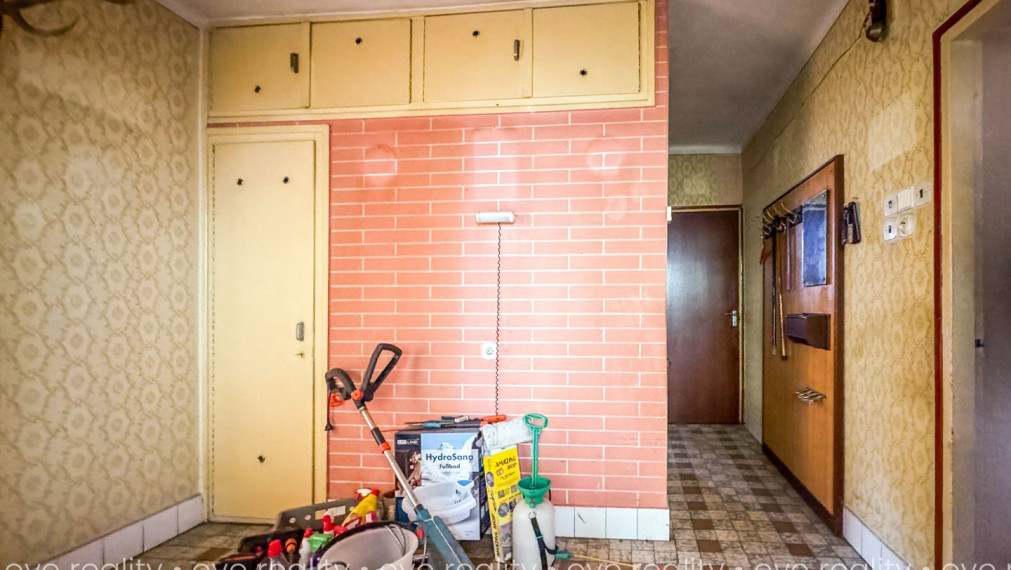 Na predaj priestranný 3-izbový tehlový rodinný dom v centre mesta Komárno