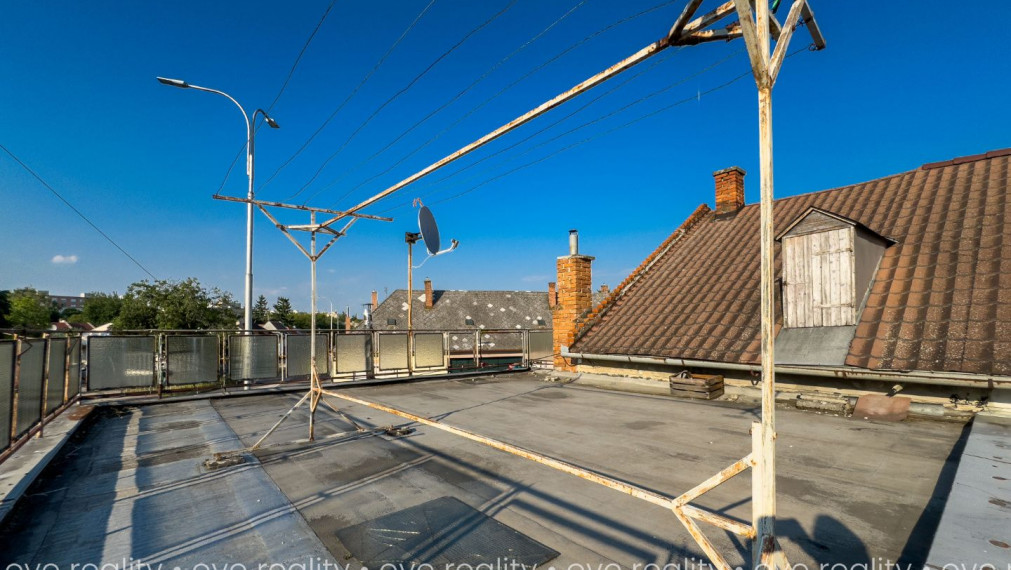 Na predaj priestranný 3-izbový tehlový rodinný dom v centre mesta Komárno