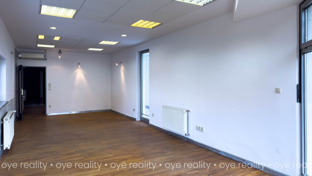 Na prenájom svetlé kancelárske priestory v príjemnom, uzavretom areáli pri Komárne