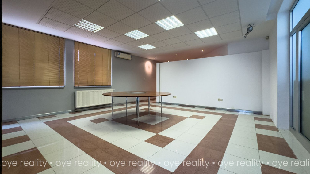 Na prenájom svetlé kancelárske priestory v príjemnom, uzavretom areáli pri Komárne