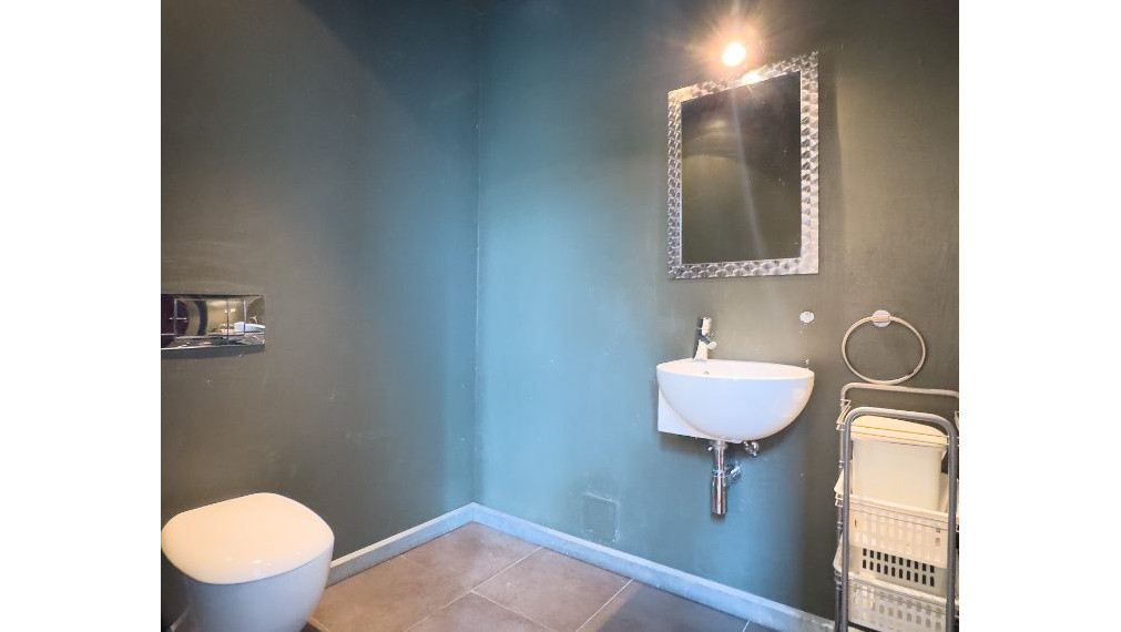 Na prenájom svetlé kancelárske priestory v príjemnom, uzavretom areáli pri Komárne