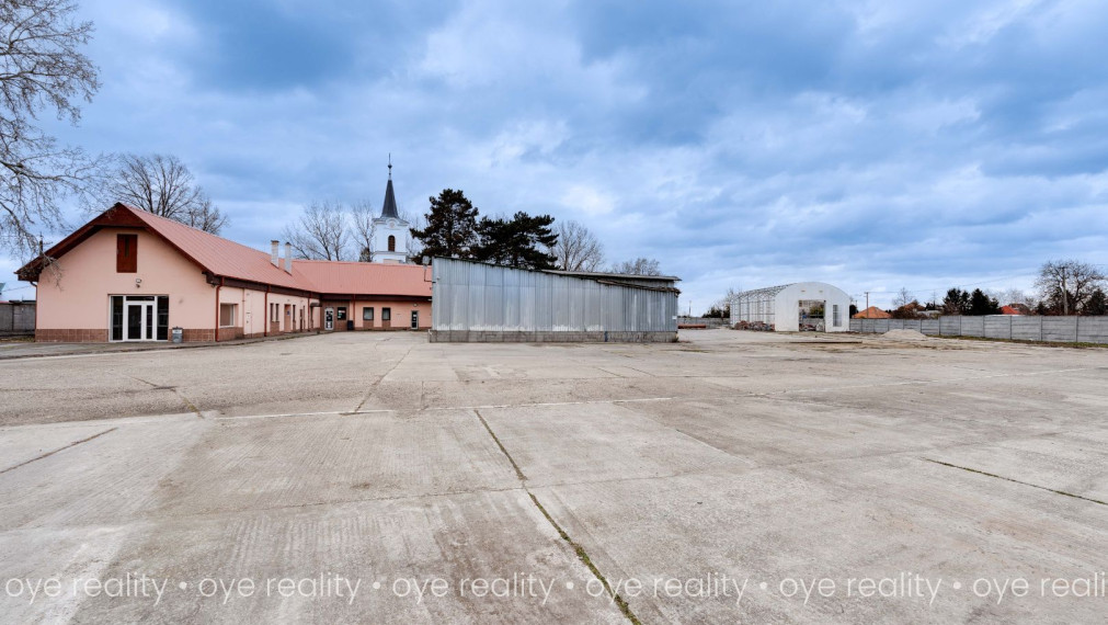 Na prenájom priemyselný areál s administratívnou budovou a montážnymi halami v Komárne - 5 800 m2