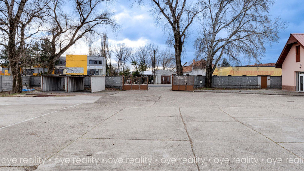 Na prenájom priemyselný areál s administratívnou budovou a montážnymi halami v Komárne - 5 800 m2