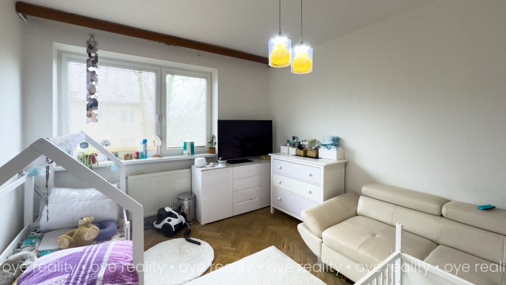 Rezervovaný! Na predaj čiastočne zrekonštruovaný 3-izbový svojpomocný tehlový byt s balkónom a garážou - 72 m2