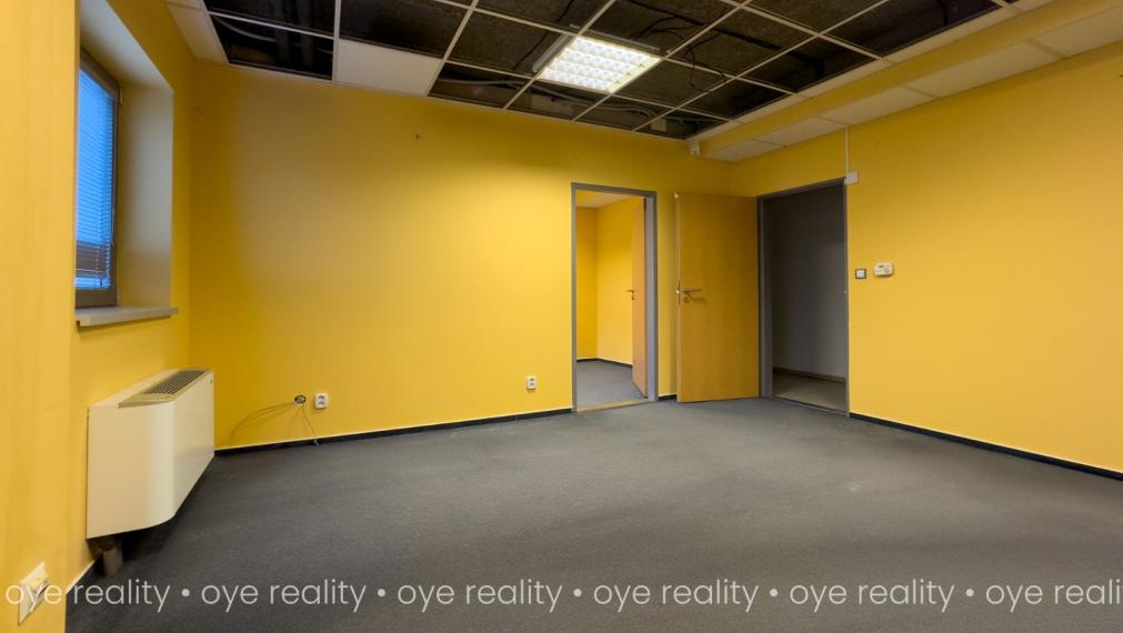 Na prenájom moderné kancelárske priestory v centre Komárna - 13, 22, 24, 25, 50, 70 m2