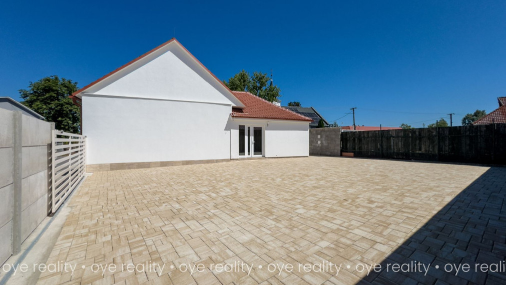 Na predaj lukratívna, kompletne rekonštruovaná administratívno-obchodná budova v Komárne