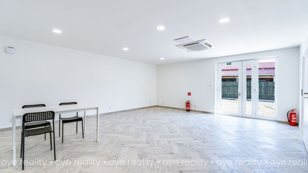 Na predaj lukratívna, kompletne rekonštruovaná administratívno-obchodná budova v Komárne