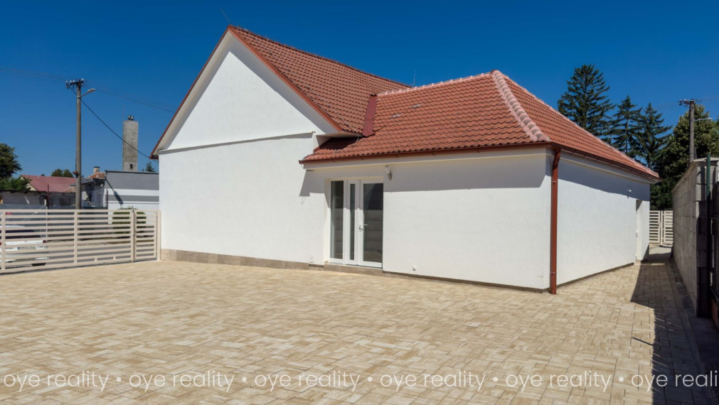 Na predaj lukratívna, kompletne rekonštruovaná administratívno-obchodná budova v Komárne