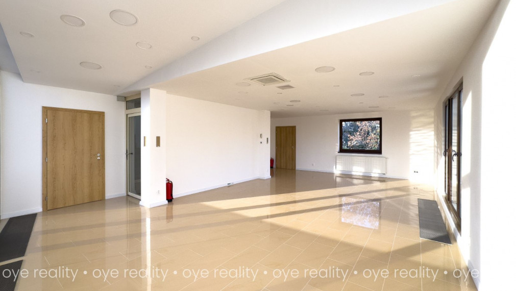 Na prenájom moderné kancelárske priestory pri centre Komárna - 95 m2/107 m2 - Zľava 3x 50%!