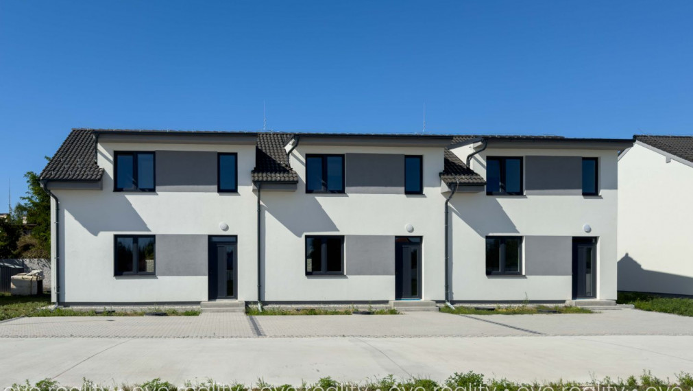 Akcia! Na predaj nízkoenergetické dvojpodlažné rodinné domy v Zemianskej Olči, okres Komárno