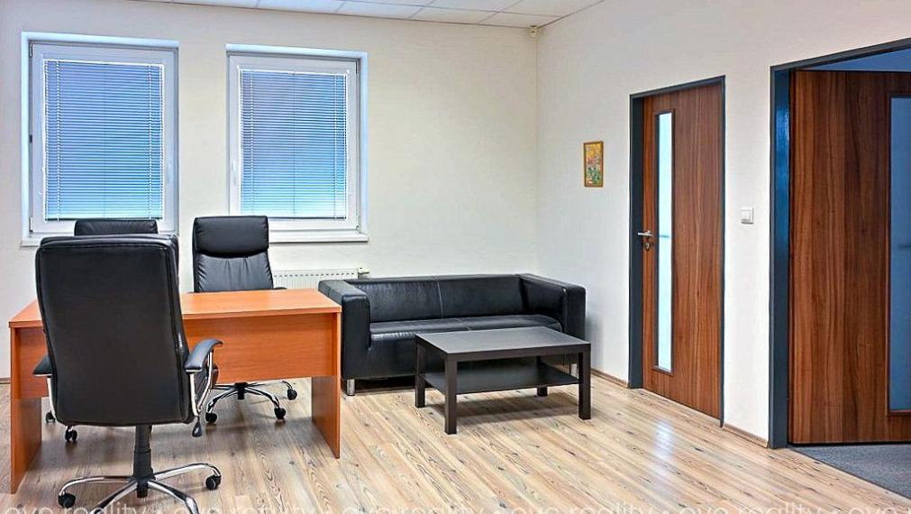 Na prenájom moderné kancelárske a skladové priestory v Komárne, časť Nová Stráž