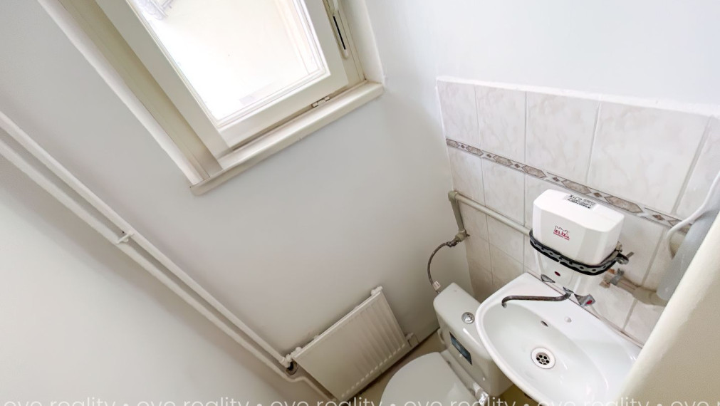 Na prenájom kancelárske priestory v absolútnom centre Komárna - Výhodne!