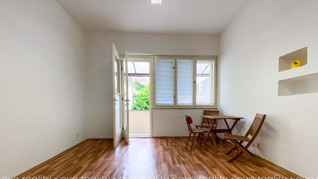 Na prenájom kancelárske priestory v absolútnom centre Komárna - Výhodne!