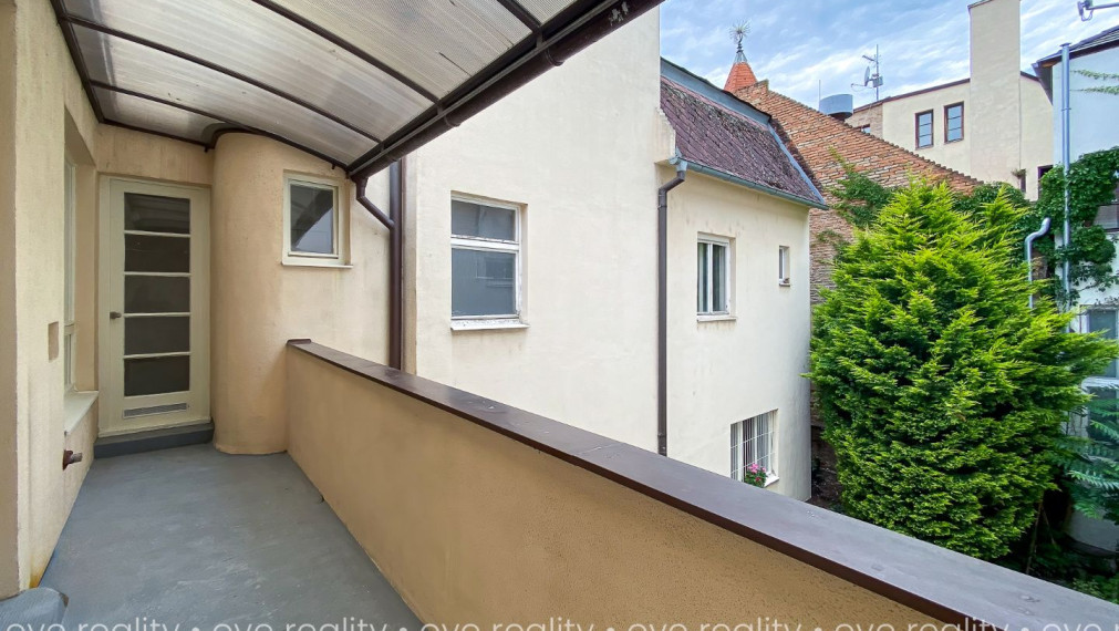 Na prenájom kancelárske priestory v absolútnom centre Komárna - Výhodne!