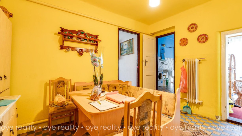  Na predaj 4-izbový rodinný dom s novšou strechou v tichej lokalite Komárna – ideálny pre rodinu či investíciu! 