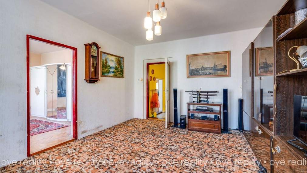  Na predaj 4-izbový rodinný dom s novšou strechou v tichej lokalite Komárna – ideálny pre rodinu či investíciu! 