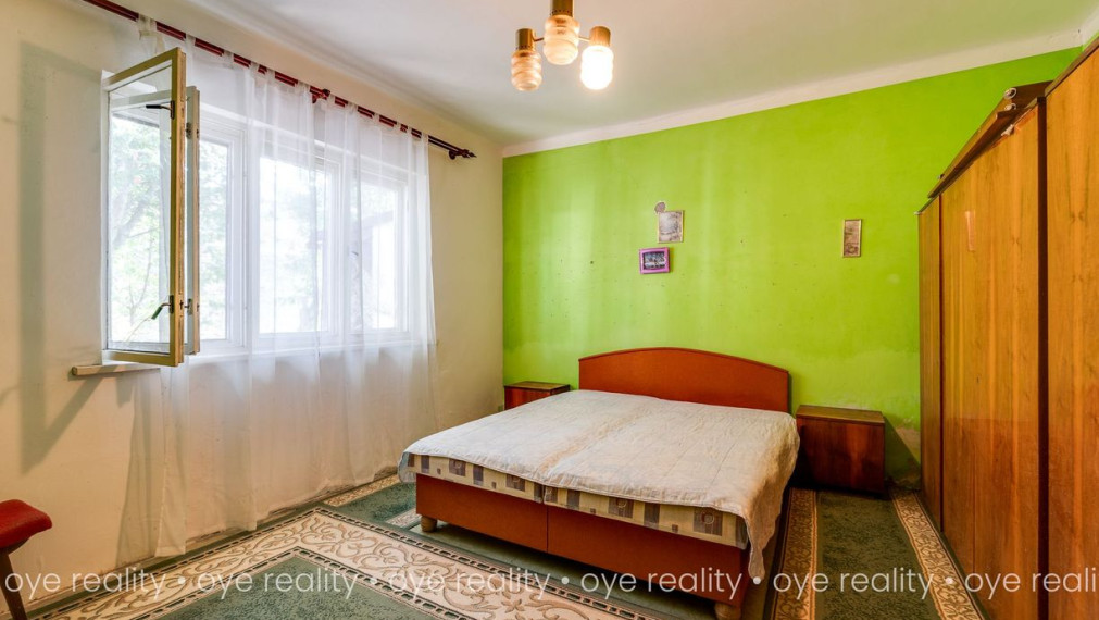  Na predaj 4-izbový rodinný dom s novšou strechou v tichej lokalite Komárna – ideálny pre rodinu či investíciu! 