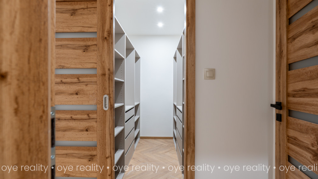  Na predaj priestranný 3-izbový byt v Komárne po kompletnej rekoštrukcii!