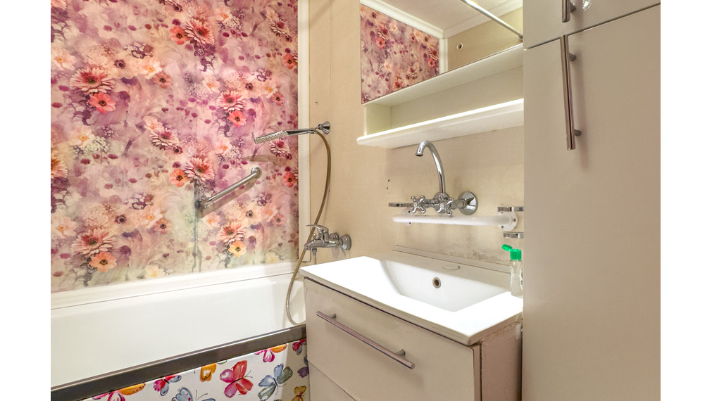 Na prenájom kompletne zariadený 2-izbový byt na VII. sídlisku v Komárne