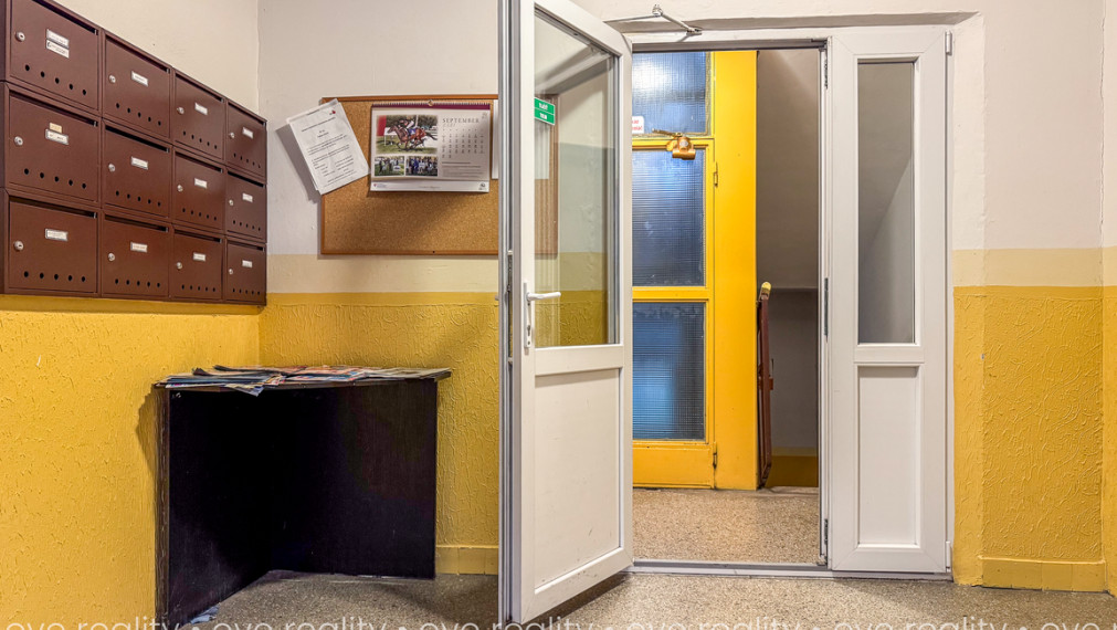 Na prenájom kompletne zariadený 2-izbový byt na VII. sídlisku v Komárne