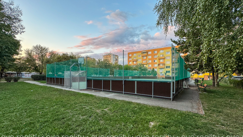 Na prenájom kompletne zariadený 2-izbový byt na VII. sídlisku v Komárne