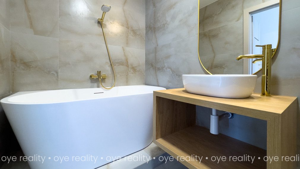 Na predaj priestranný 3-izbový byt po kompletnej rekonštrukcii v Komárne! - 75 m2