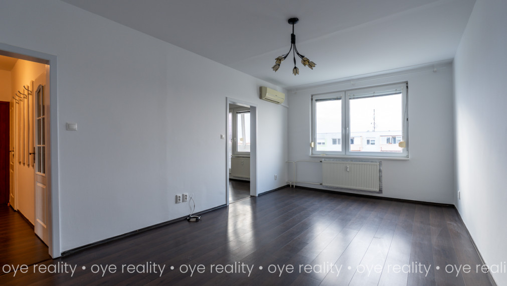 Na prenájom príjemný  2-izbový, klimatizovaný byt s loggiou na VII. sídlisku v Komárne