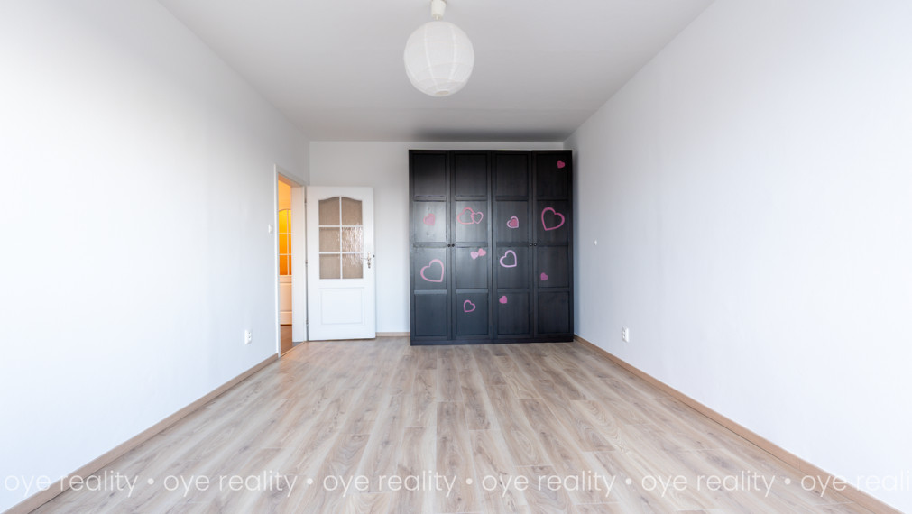 Na prenájom príjemný  2-izbový, klimatizovaný byt s loggiou na VII. sídlisku v Komárne