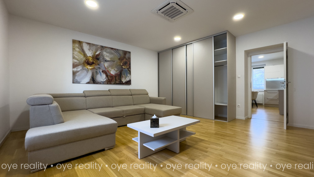 Na predaj luxusný, novozrekonštruovaný, moderne zariadený veľometrážny 2-izbový tehlový byt!